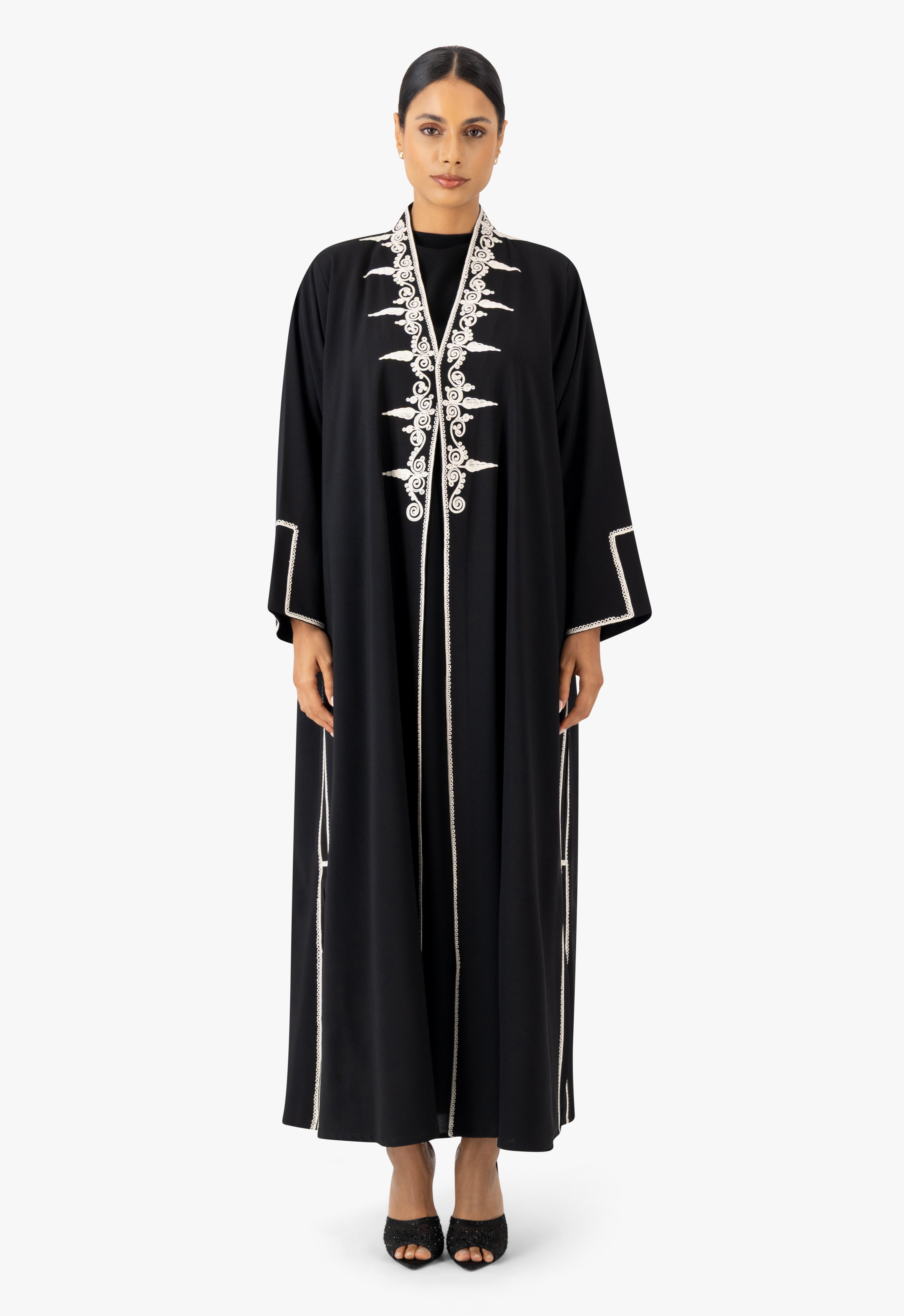 Daily Abayas,Black Abayas,Embroidered Abayas